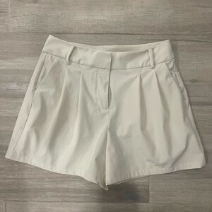 Calla Cream High-Waist Pleated Women's Shorts size 2